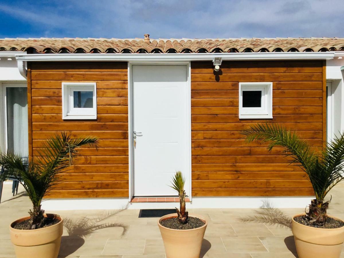 Gite Blanco Y Madera Narbona Exterior foto